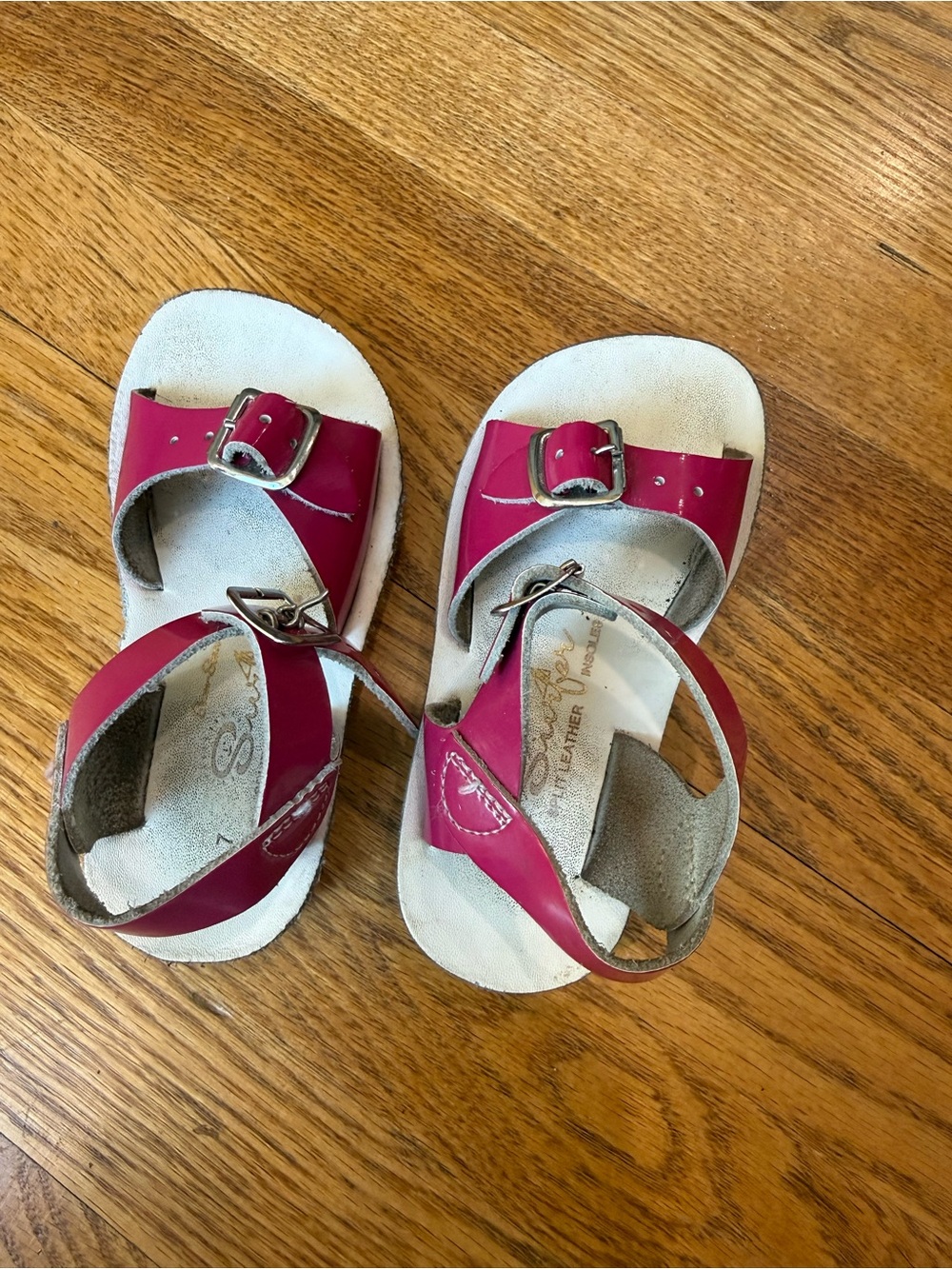 Sun san surfer Toddler Adjustable Buckle Sandals in Fuchsia